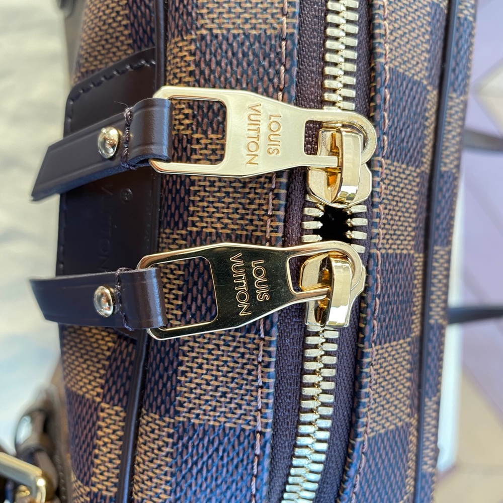 Louis Vuitton Rivington - Picture 10 of 12